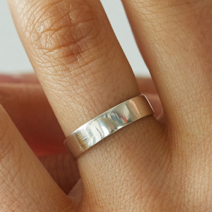 Sterling Silver Coin Ring Wedding Band - a delicate Sixpence coin ring, smooth on the outside and detailed inside. Size: Womans, small