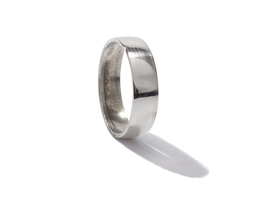 Sterling Silver Coin Ring Wedding Band - a Shilling coin ring, smooth on the outside and detailed inside. Size: Men's or women's, medium